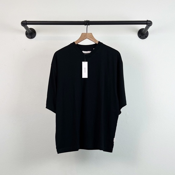 NWT Urban Outfitters Standard Cloth Men’s Oversized V-Neck Tee in Black - Picture 3 of 6
